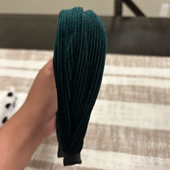 SOLD- 4 Knot Headbands - Picture 10 of 15